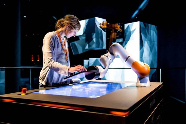 機(jī)器人企業(yè)展廳設(shè)計案例