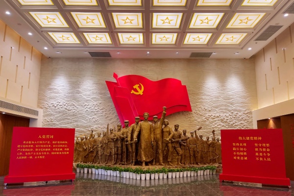 紅色廣場(chǎng)展廳設(shè)計(jì)賞析